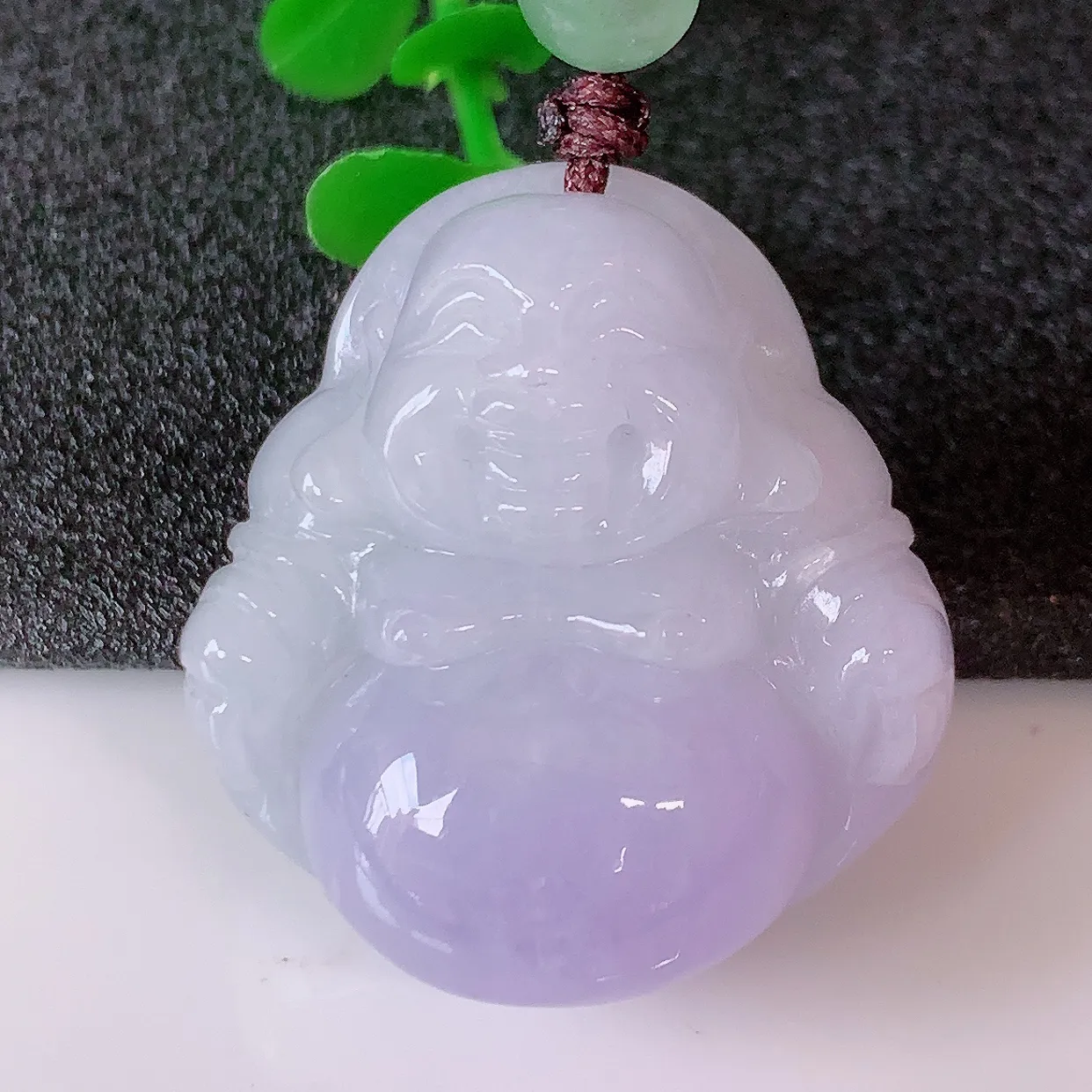 自然光实拍，冰润紫罗兰翡翠佛公吊坠，笑口常开，佛公在心中，一生平安幸福，佛公翠色迷人，佩戴佳品！#46.12