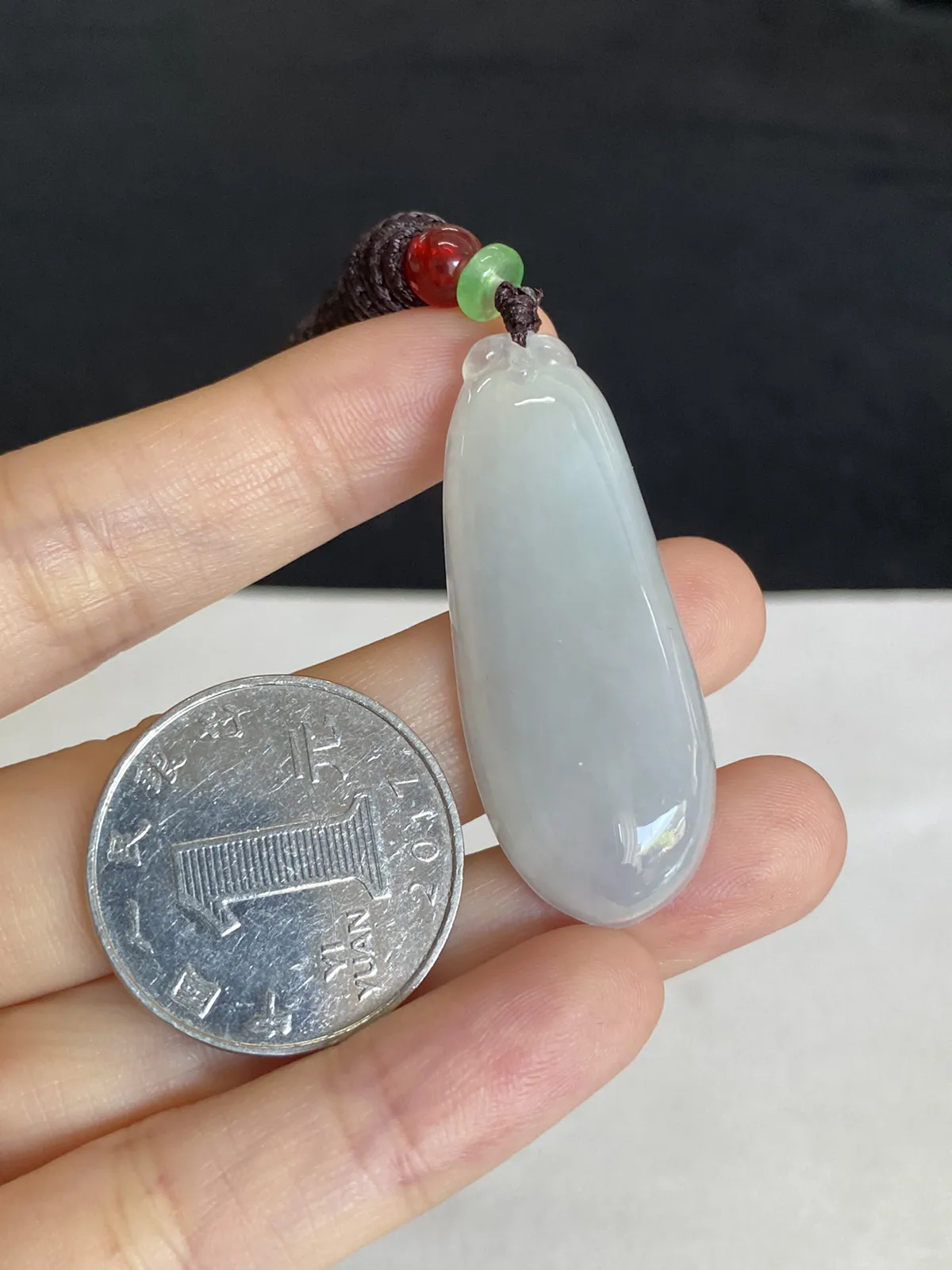 翡翠冰糯种淡绿色福瓜，配珠未测