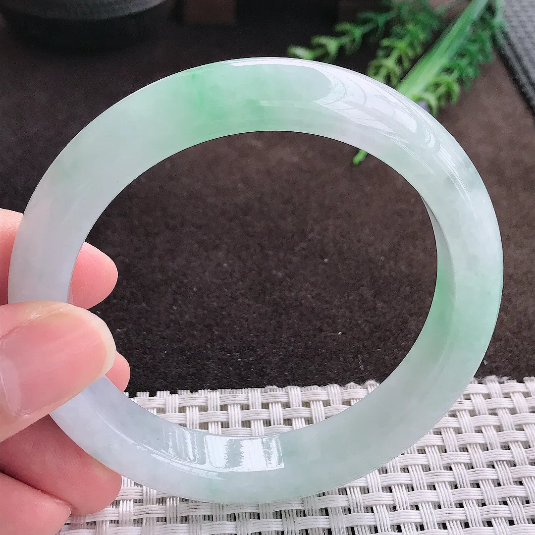 天然a货翡翠61.5/12.4/9.1老坑冰胶果冻飘绿手镯大圈口宽边翡翠玉手镯