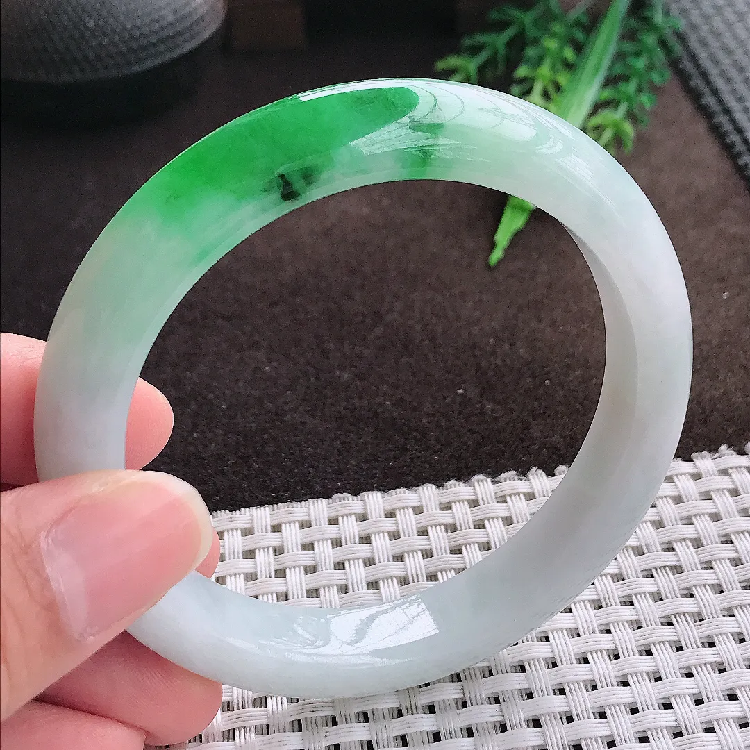 天然a货翡翠59/11.9/9.2老坑精美飘阳绿手镯宽边翡翠玉手镯