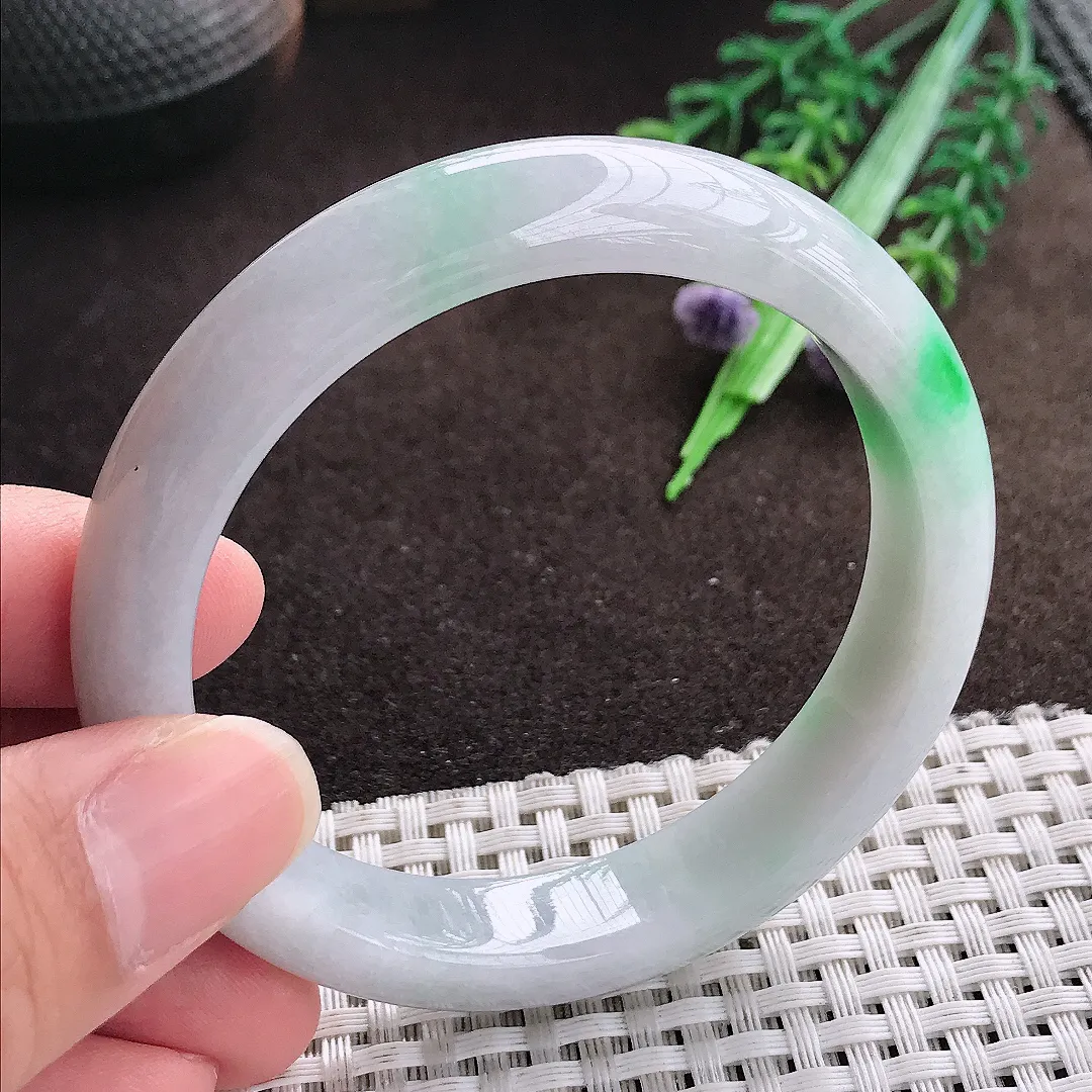 天然a货翡翠55.5/12.2/8老坑精美温润飘阳绿手镯宽边翡翠玉手镯