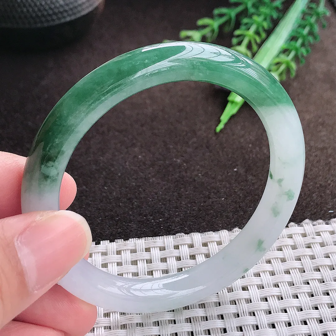 天然a货翡翠53.5/9.2/9.4老坑精美冰润飘花圆条手镯翡翠玉手镯
