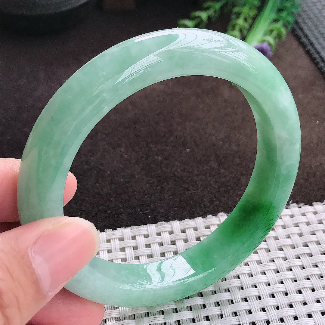 天然a货翡翠60/12.2/9.5老坑精美温润满绿阳绿手镯宽边翡翠玉手镯
