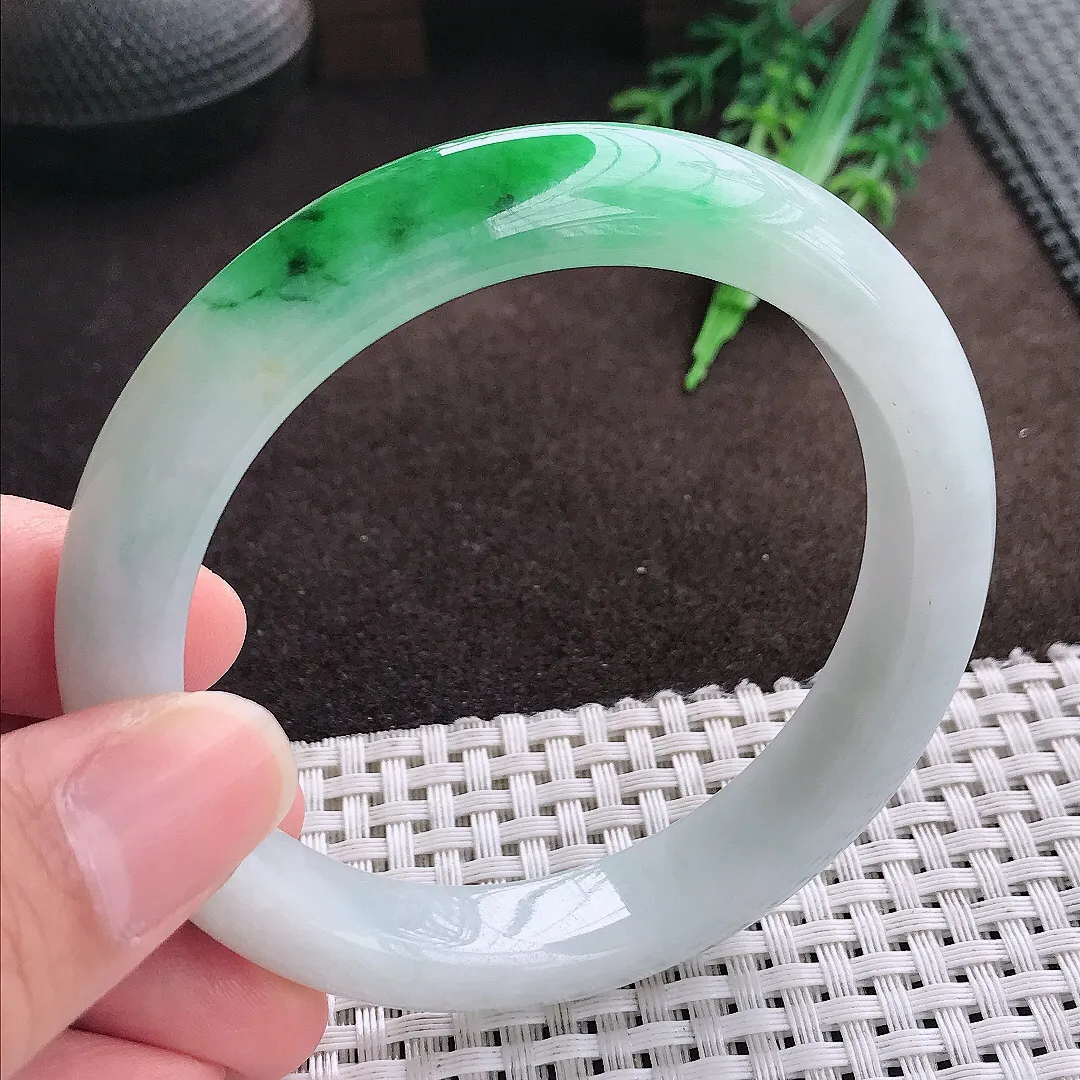 天然a货翡翠59/11.9/9.2老坑精美飘阳绿手镯宽边翡翠玉手镯