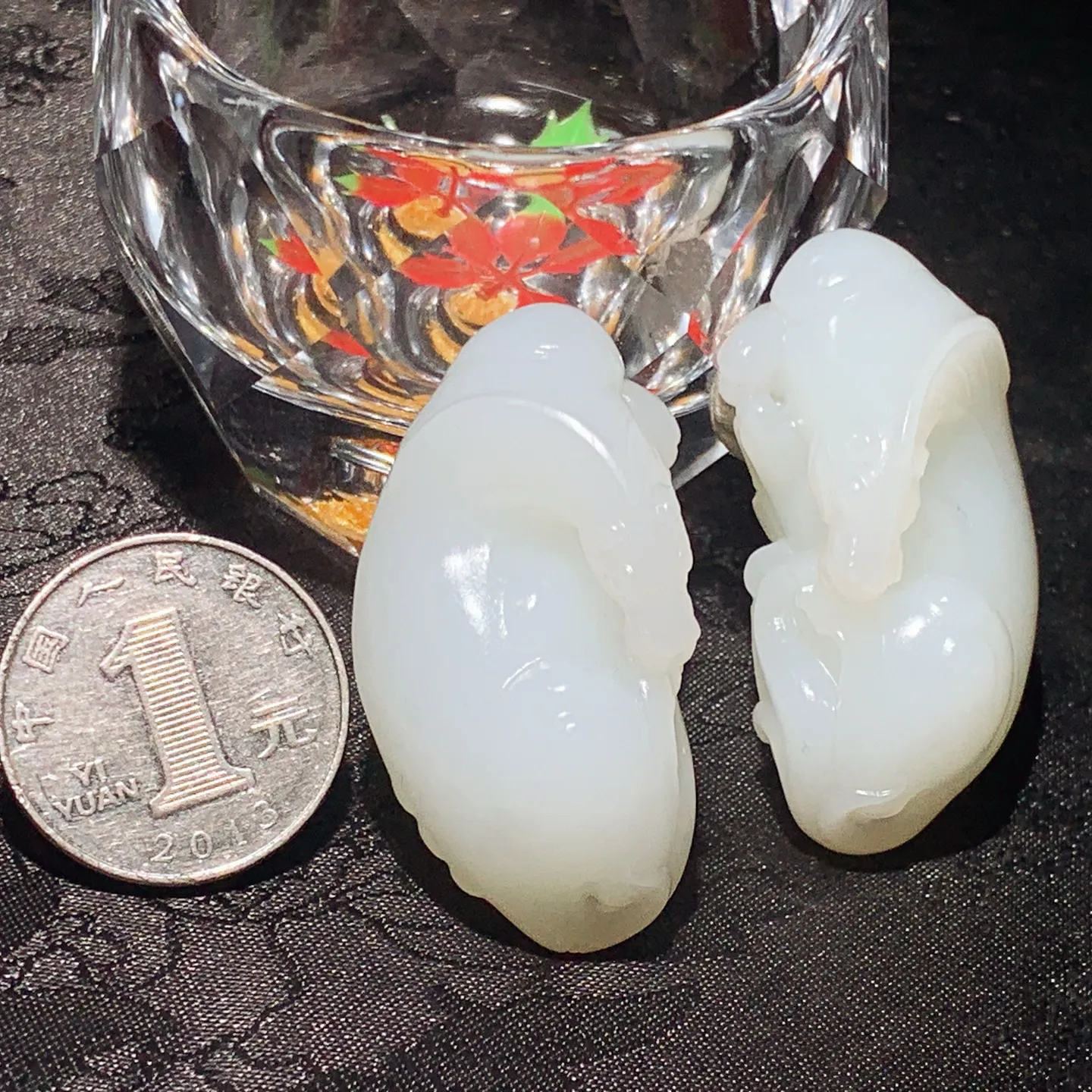 一对新疆和田玉羊脂白马到成功马挂件。尺寸46/25/21重31.8克。玉质细腻油润。手推出油。佩戴高端典雅。lt251115