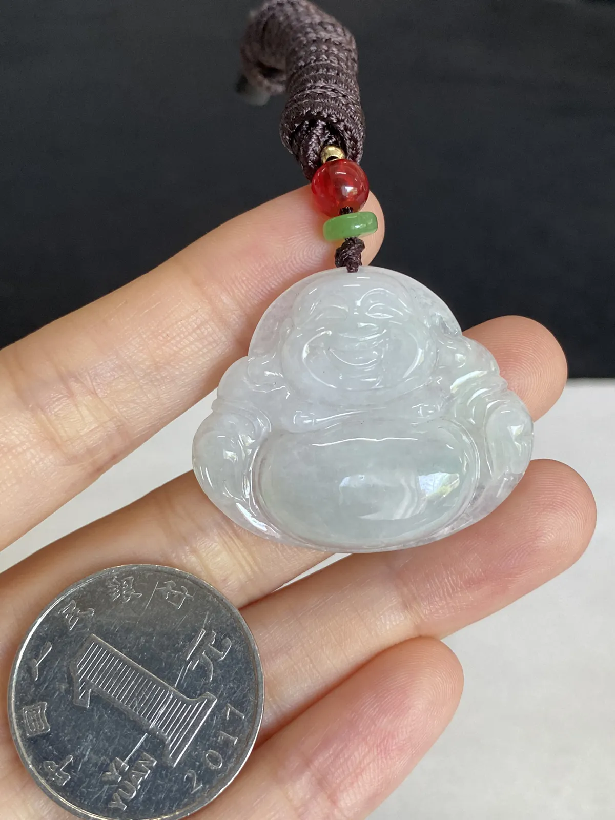 翡翠糯化种白色吊坠，配珠未测