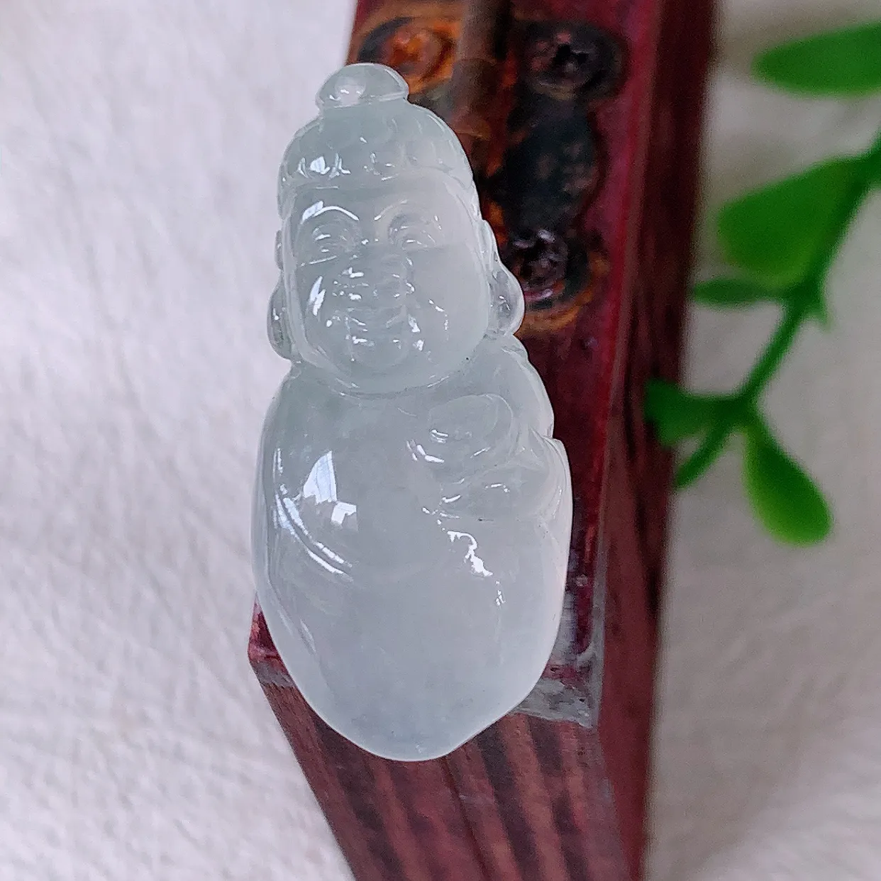 自然光实拍，冰种翡翠保平安宝宝佛吊坠，玉质莹润，佩戴佳品，#1.12