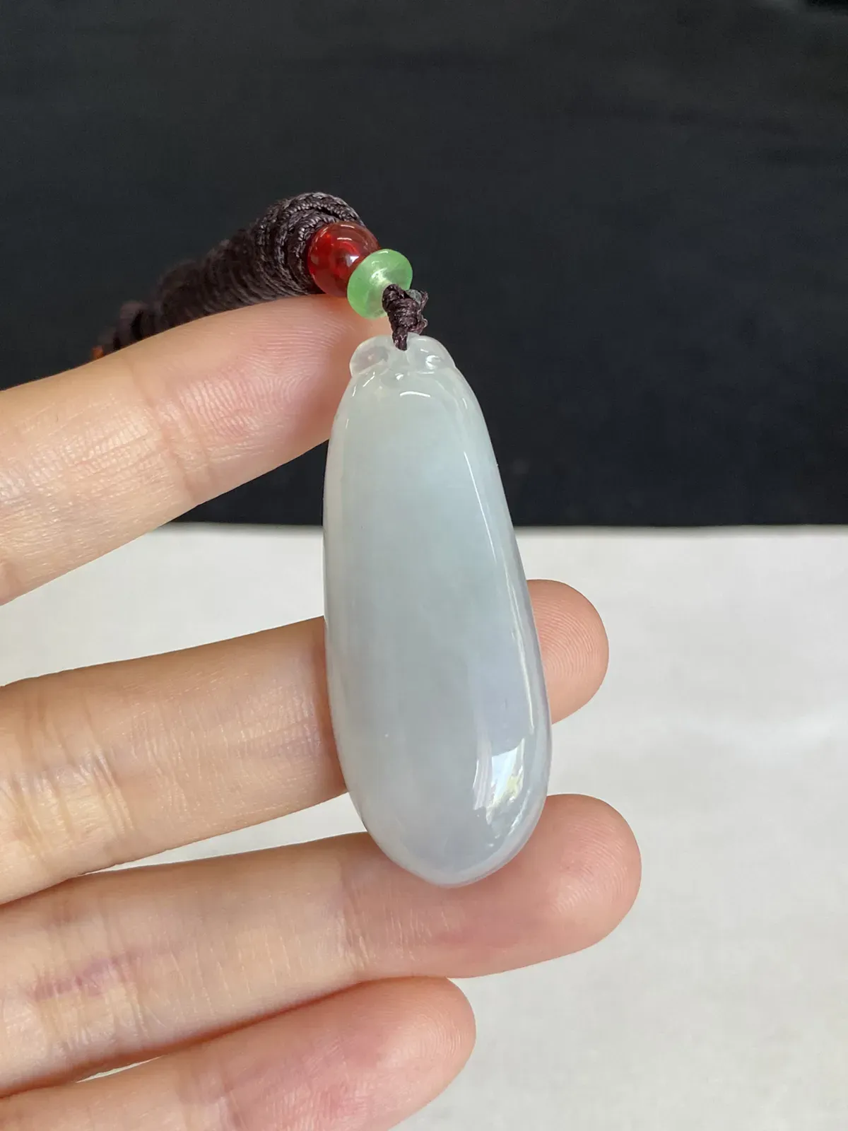 翡翠冰糯种淡绿色福瓜，配珠未测