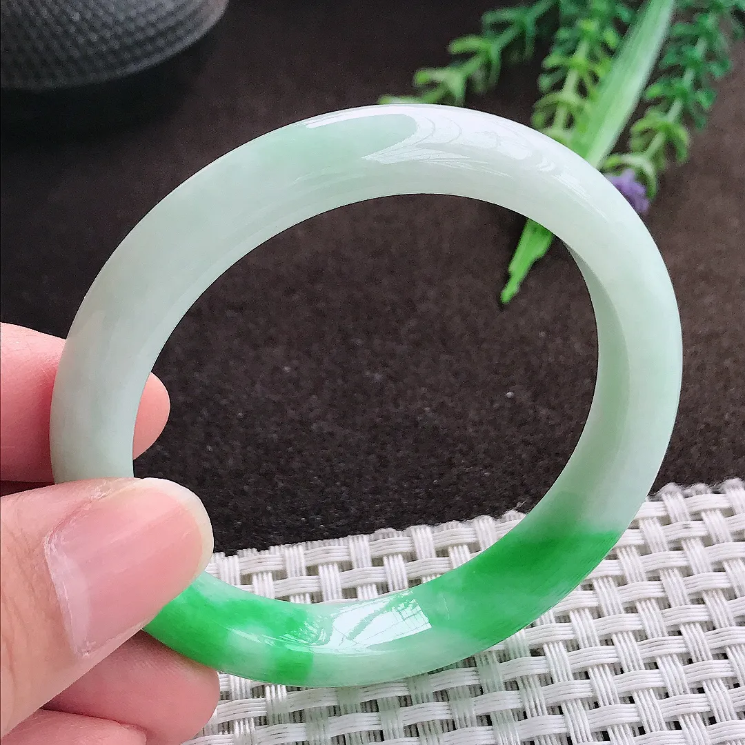 天然a货翡翠53/10/7.6老坑精美温润飘阳绿手镯宽边翡翠玉手镯