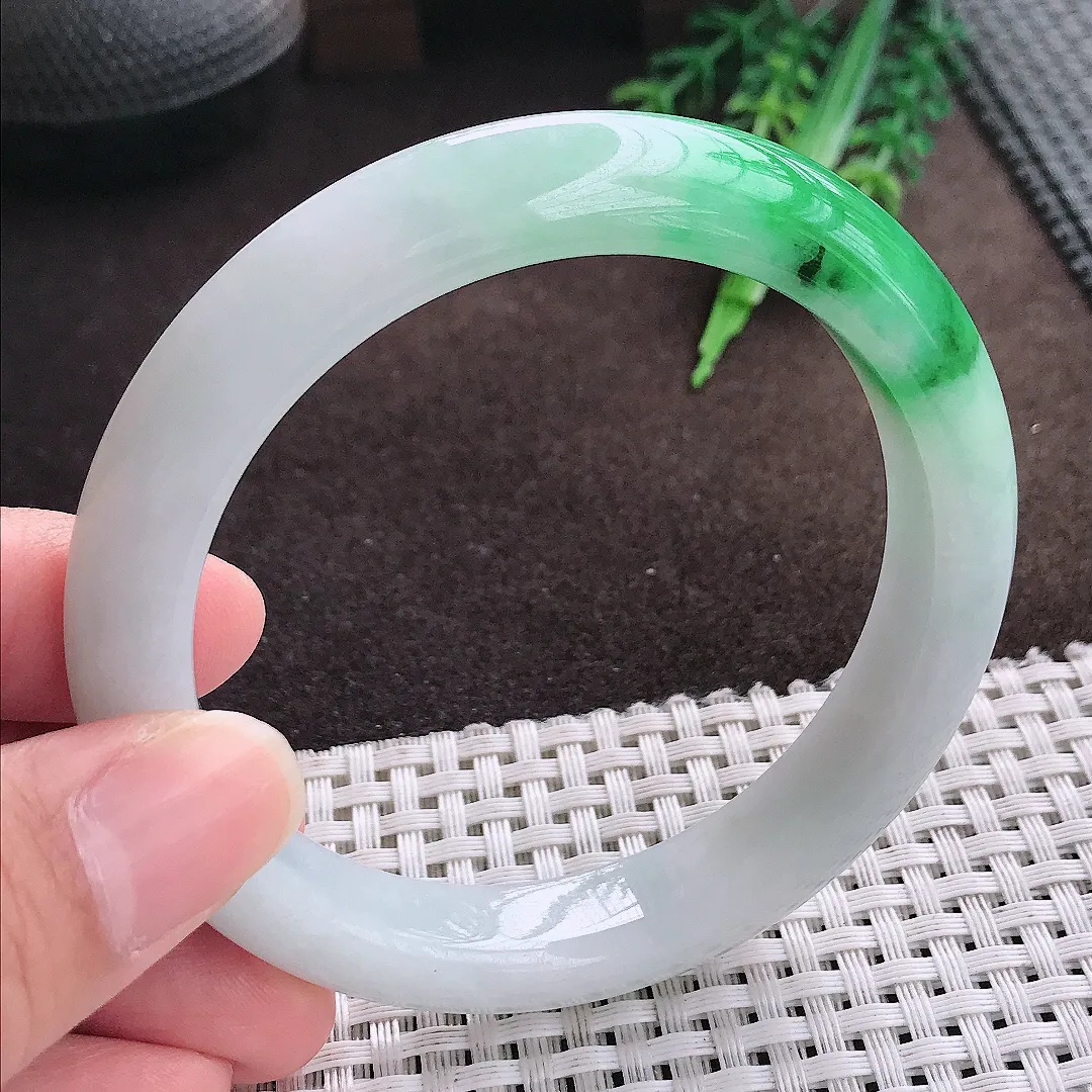 天然a货翡翠59/11.9/9.2老坑精美飘阳绿手镯宽边翡翠玉手镯