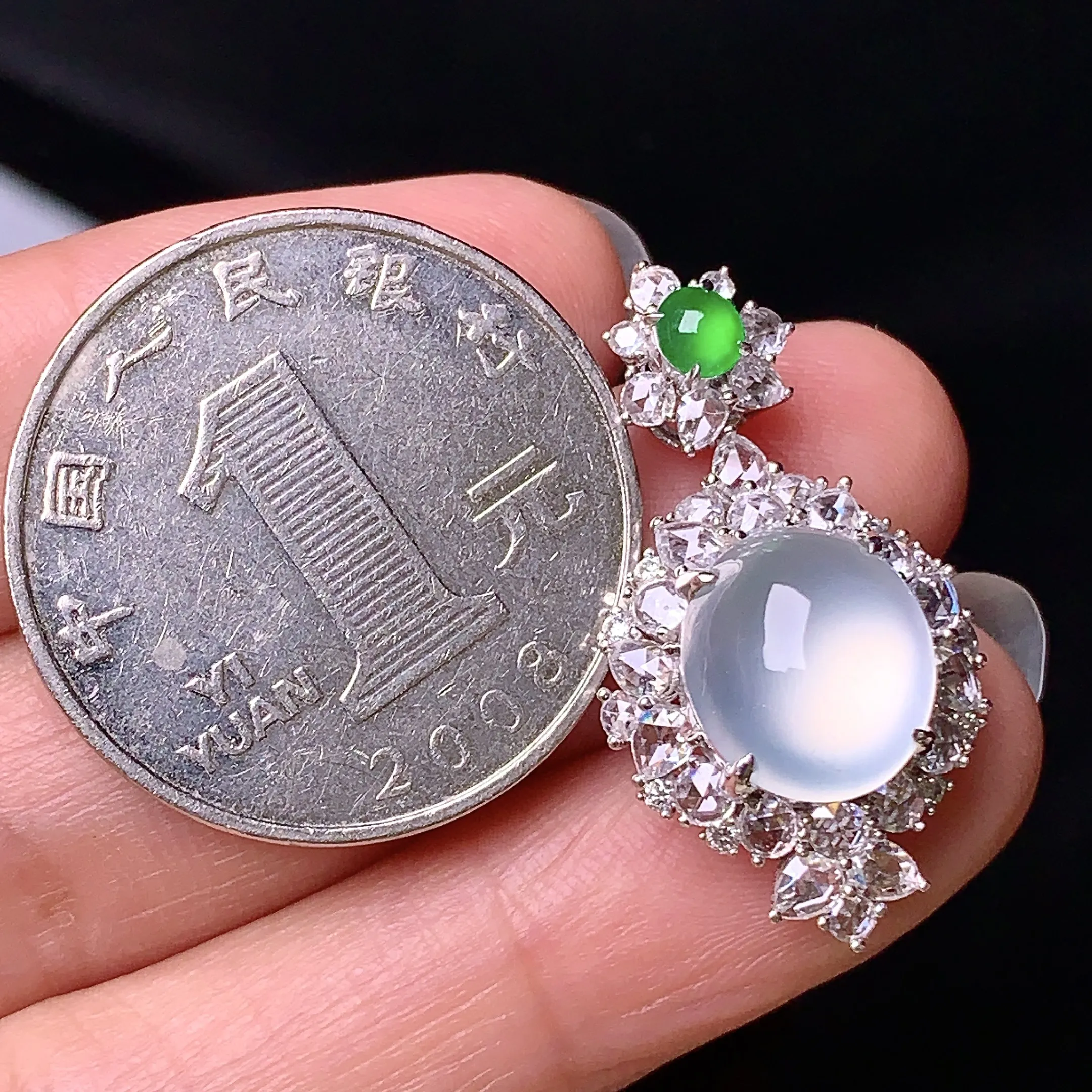 18k金钻镶嵌冰种蛋面吊坠 玉质细腻 色泽清新艳丽 整体尺寸28.2*15.2*10.3