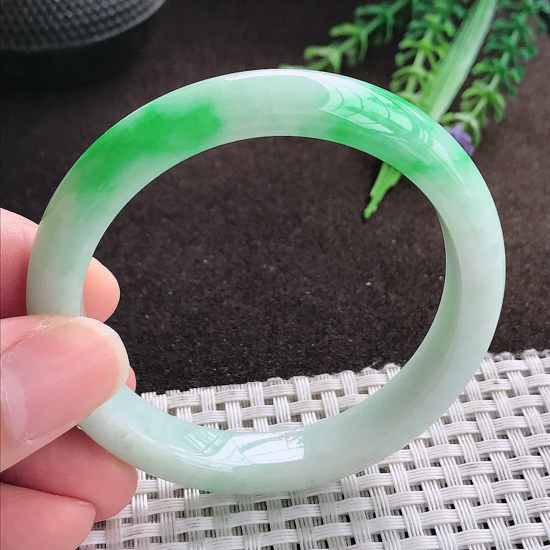 天然a货翡翠53/10/7.6老坑精美温润飘阳绿手镯宽边翡翠玉手镯