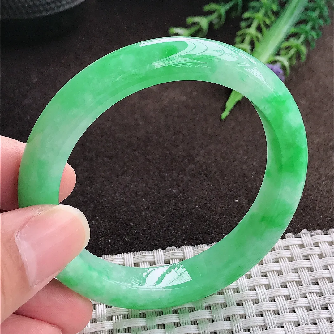 天然a货翡翠53/10.2/8.5老坑精美辣阳绿手镯宽边翡翠玉手镯