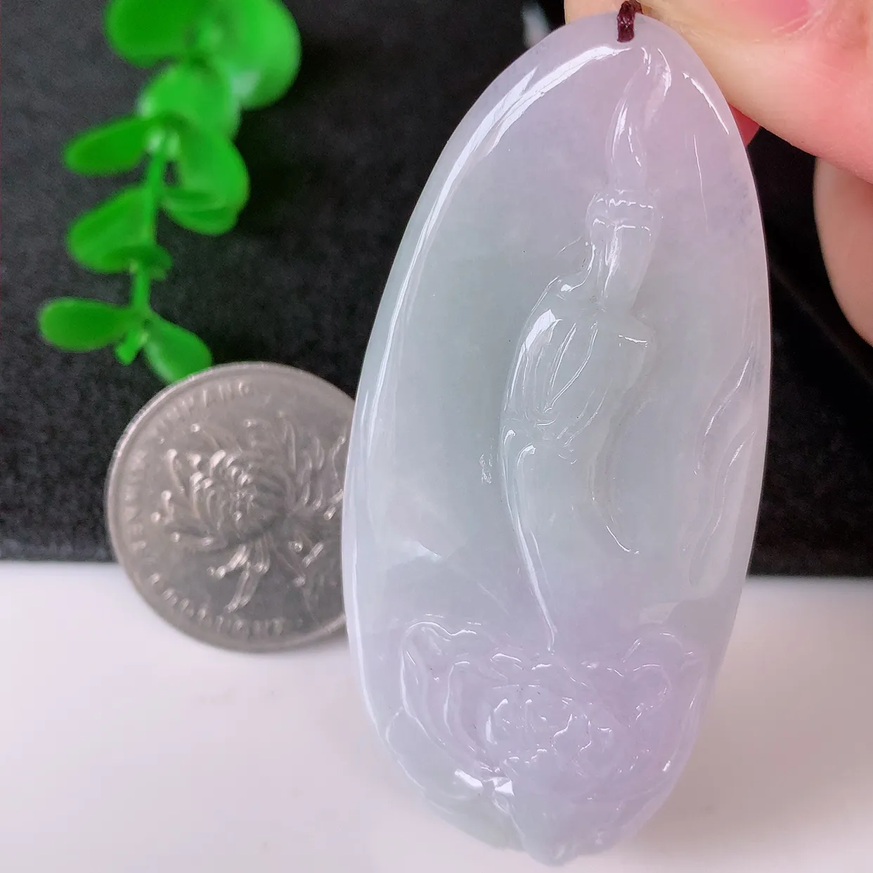 自然光实拍，冰润春带彩翡翠无相观音菩萨吊坠，赐福观音，玉润通透，慈祥端庄！#41.12