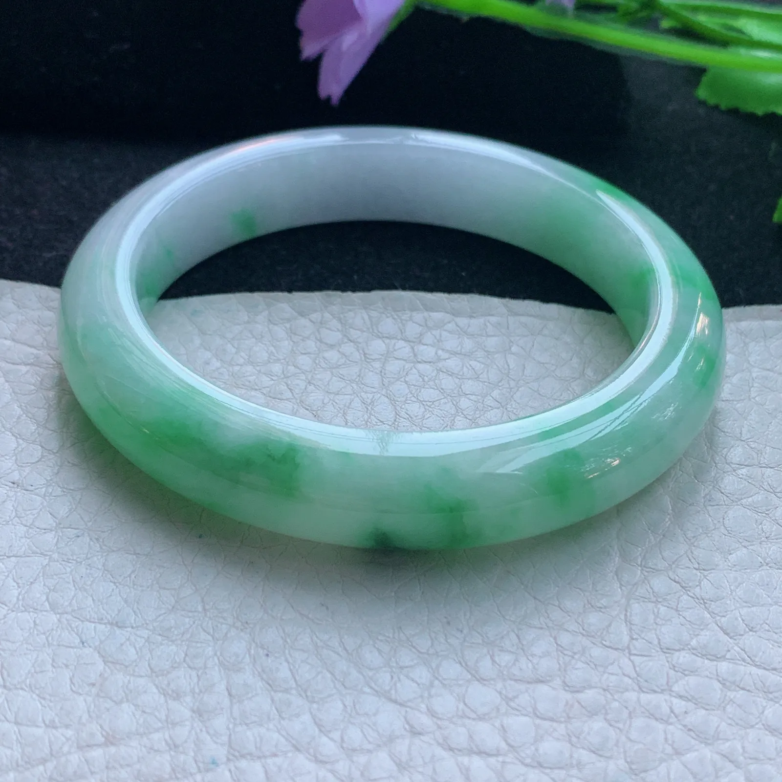 yh自然光55*11.6*8.6平安镯 缅甸翡翠玉手镯飘绿宽边玉手环