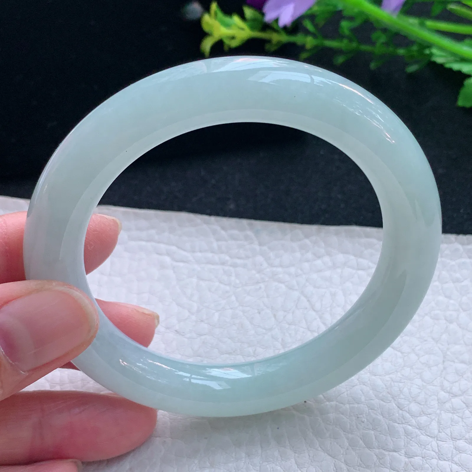 xc自然光57*10.8美人镯 天然缅甸翡翠冰晴圆条玉手镯 珠宝玉手环