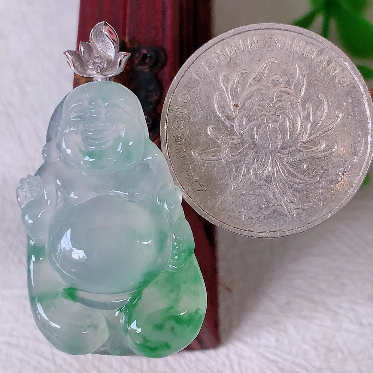 18K金镶嵌冰种飘绿翡翠逍遥布袋佛吊坠，代代有钱，水足丰盈，盈满欢喜，配戴送礼佳品！#1.12整体38裸石31.5-20*5.6