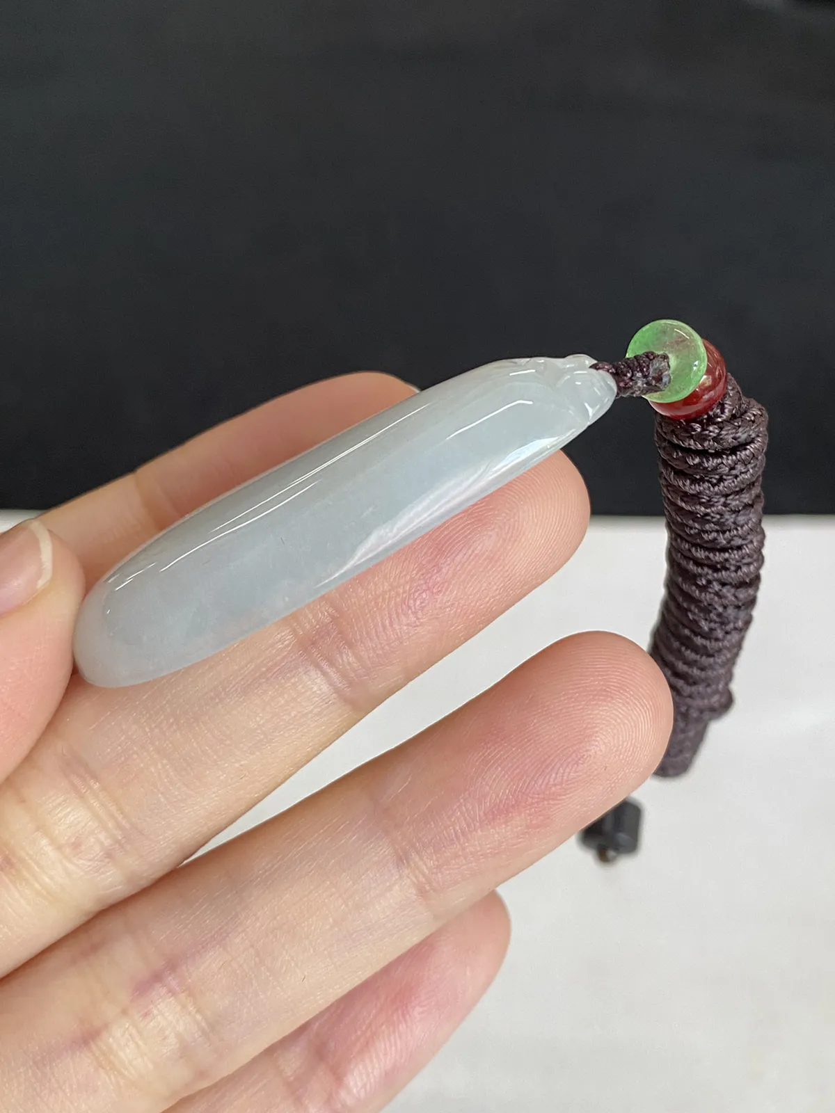 翡翠冰糯种淡绿色福瓜，配珠未测