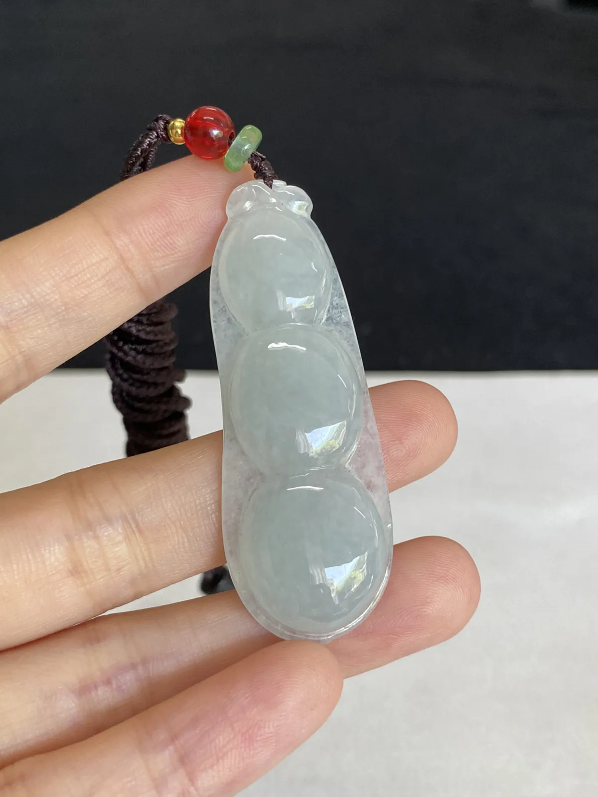 翡翠冰糯种淡绿色福豆，配珠未测