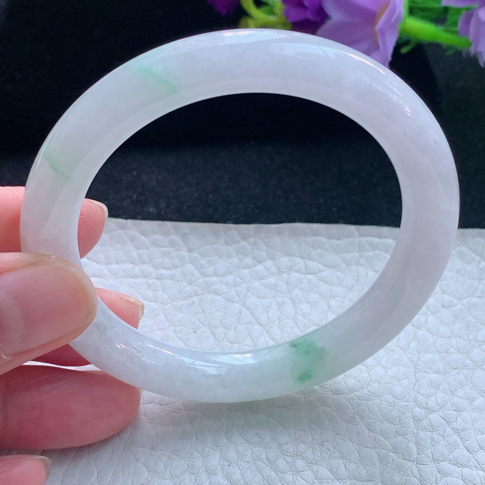 n自然光53.8*9.3*8.8美人镯 缅甸翡翠玉手镯飘绿花圆条玉手环