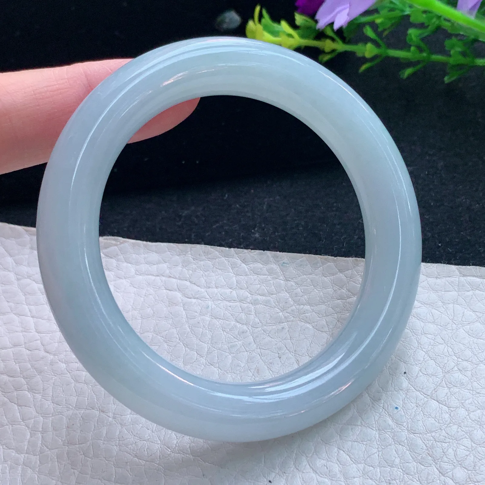 xc自然光53.5*10.8美人镯 天然缅甸翡翠白月光圆条玉手镯 珠宝玉手环