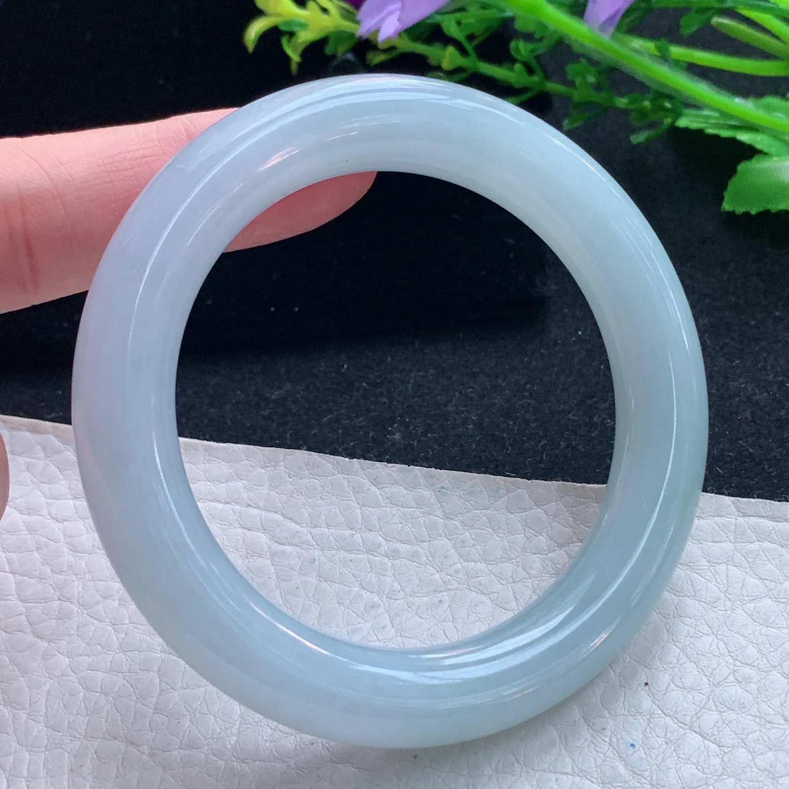 xc自然光53.5*10.8美人镯 天然缅甸翡翠白月光圆条玉手镯 珠宝玉手环