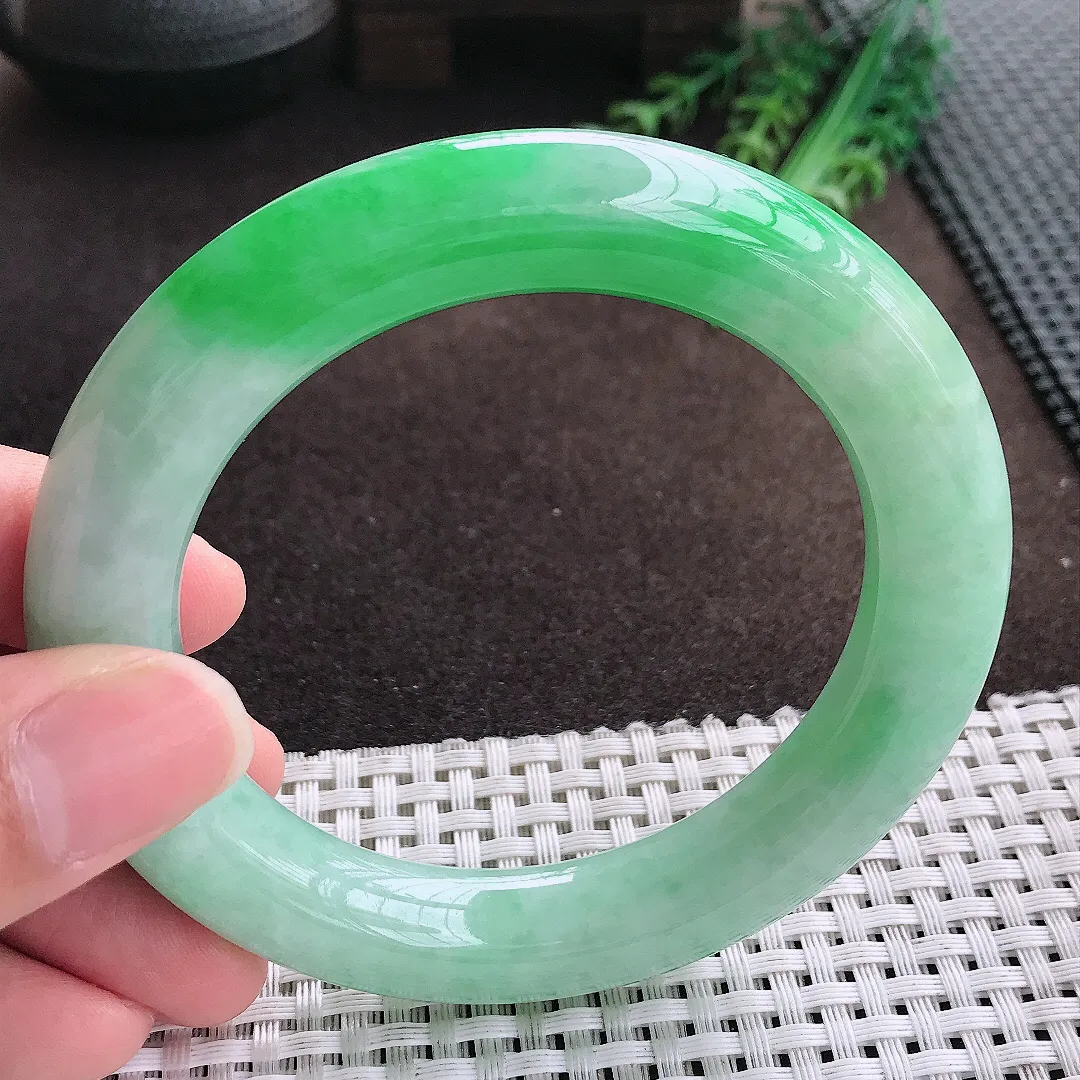 天然a货翡翠59/11.9/12.2老坑精美飘阳绿圆条手镯翡翠玉手镯