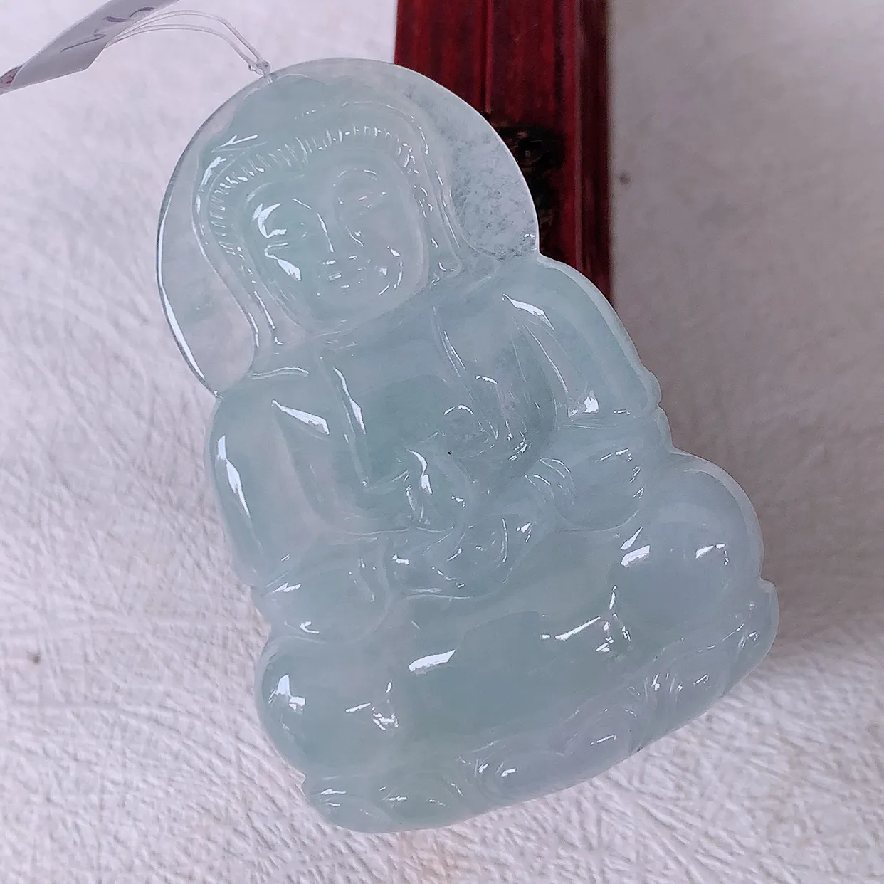 自然光实拍，冰种翡翠观音菩萨吊坠，净瓶观音，冰透亮泽，美观亮丽，观音面相端庄#49.12