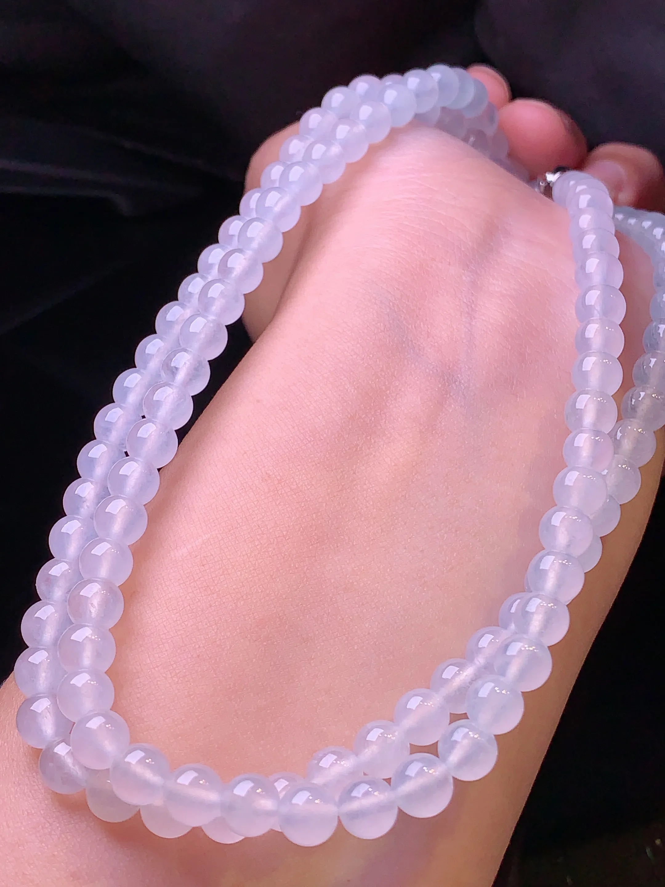 冰种圆珠项链 玉质细腻 色泽清新艳丽 整体尺寸6