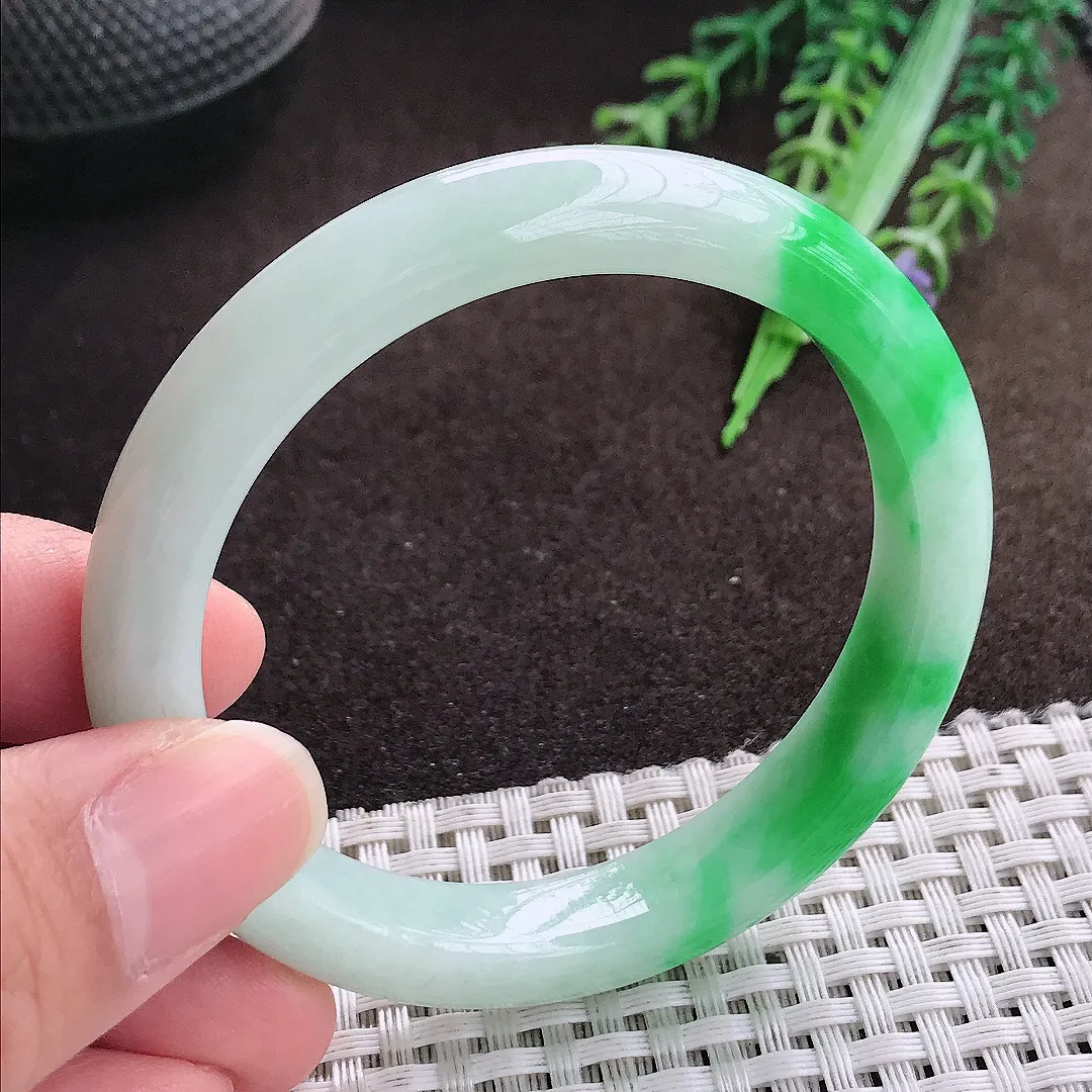 天然a货翡翠53/10/7.6老坑精美温润飘阳绿手镯宽边翡翠玉手镯