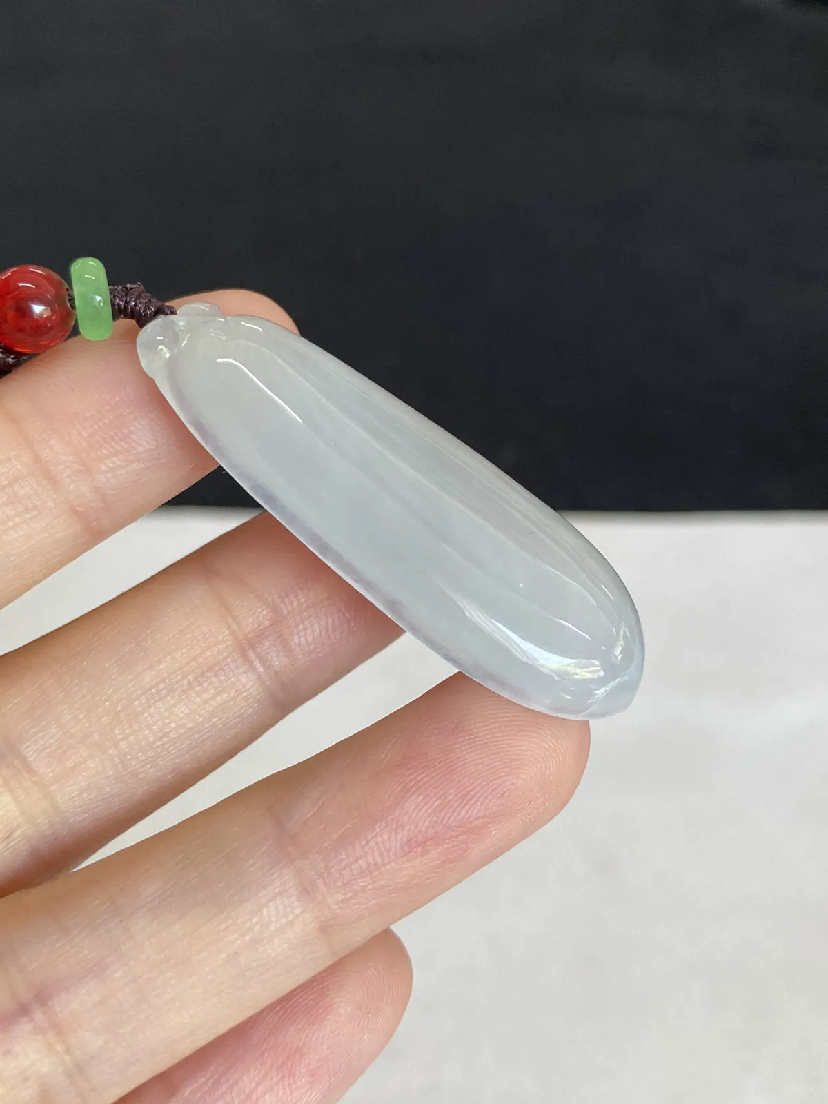 翡翠冰糯种淡绿色福瓜，配珠未测