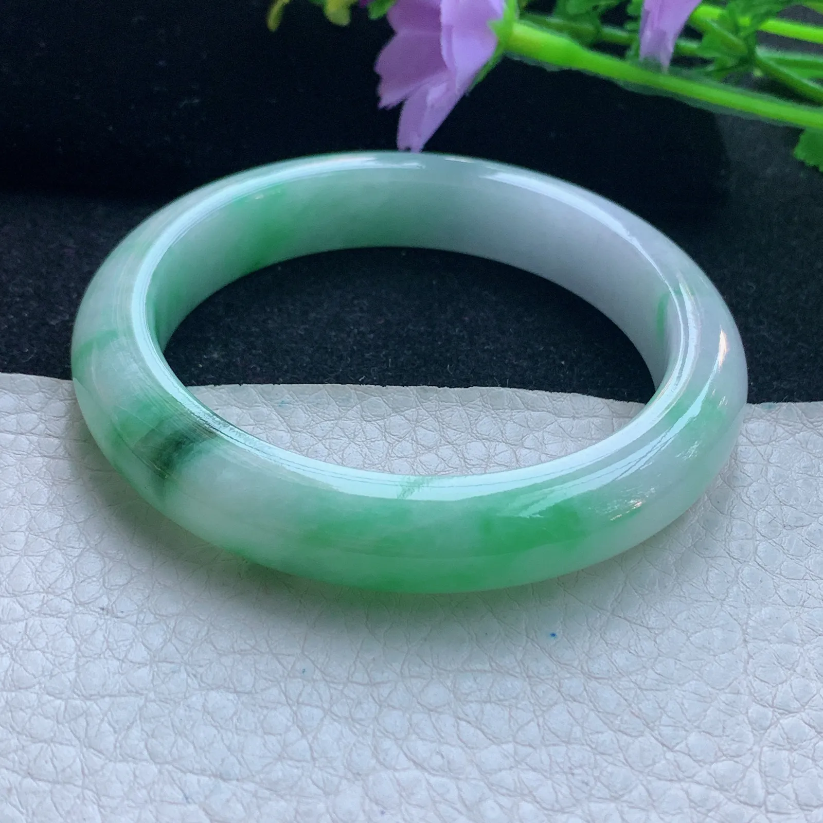 yh自然光55*11.6*8.6平安镯 缅甸翡翠玉手镯飘绿宽边玉手环