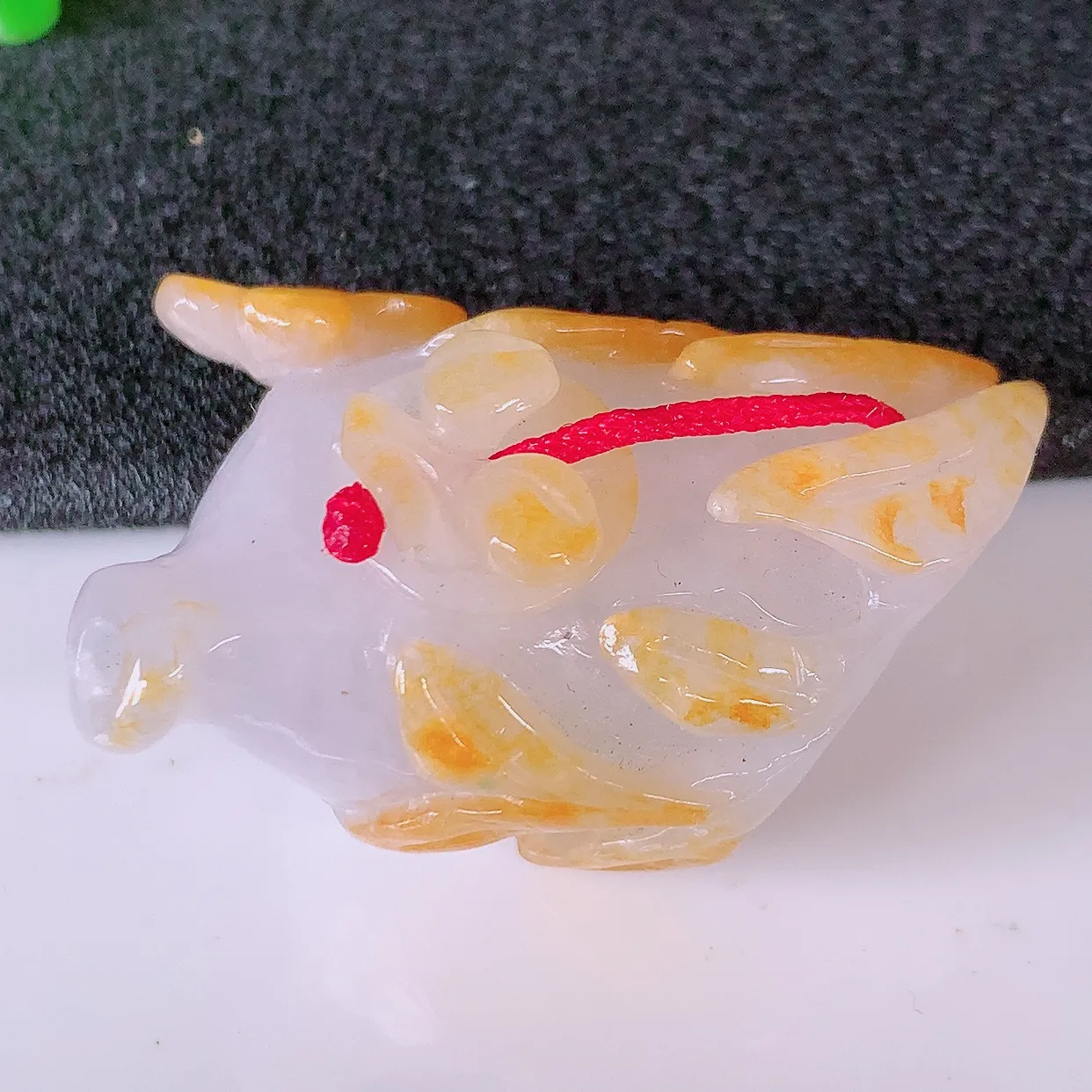 自然光实拍，水润黄翡双彩翡翠茶壶，翠色灵动，玉质细腻，颜色漂亮，品相佳，佩戴佳品！#01.12