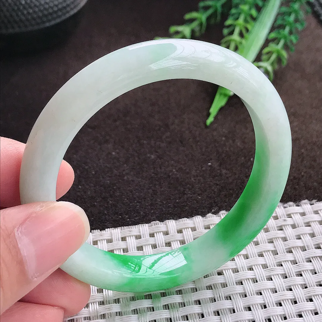 天然a货翡翠53/10/7.6老坑精美温润飘阳绿手镯宽边翡翠玉手镯