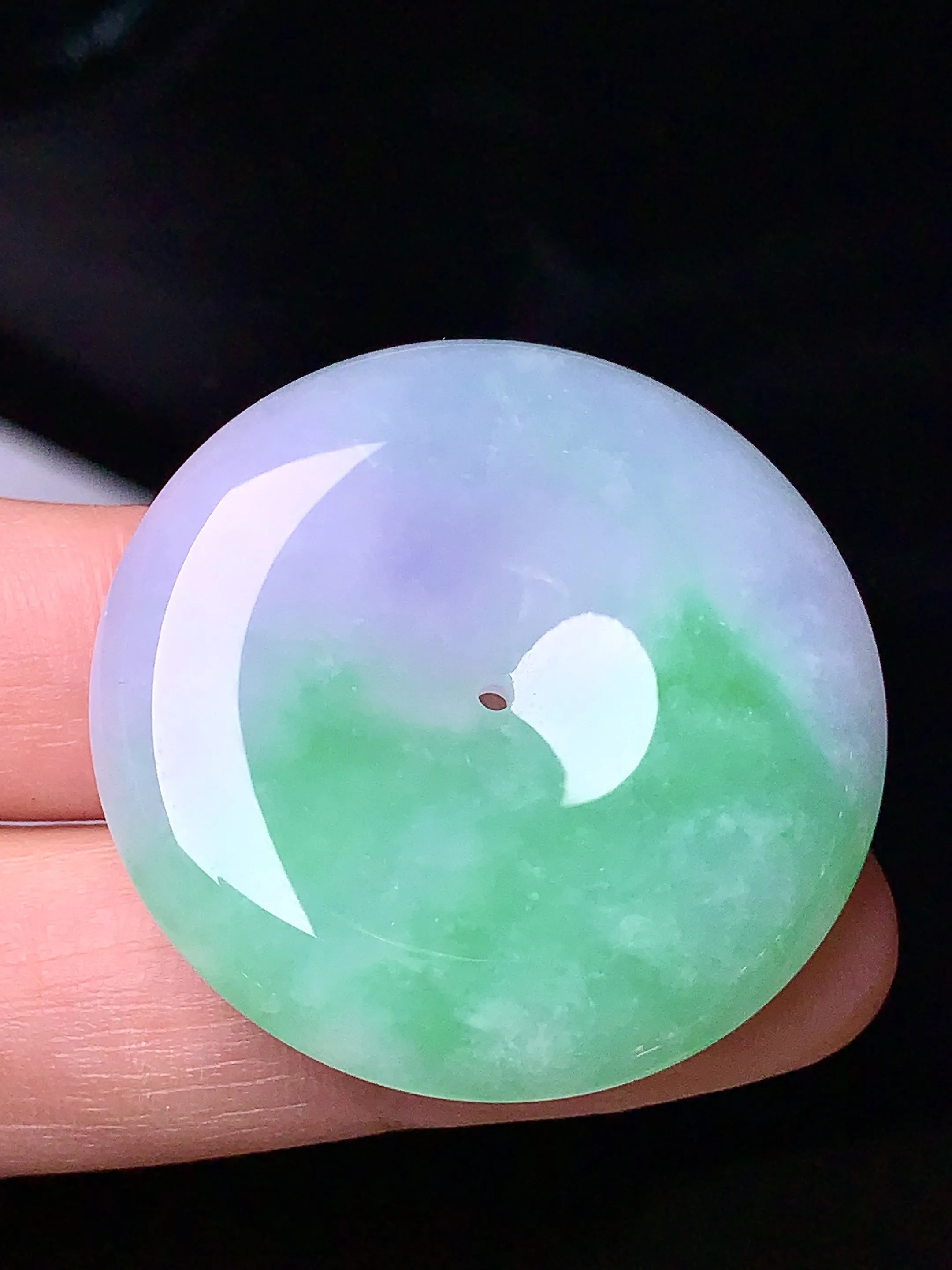 飘绿平安扣吊坠 玉质细腻 色泽清新艳丽 整体尺寸34.5*6