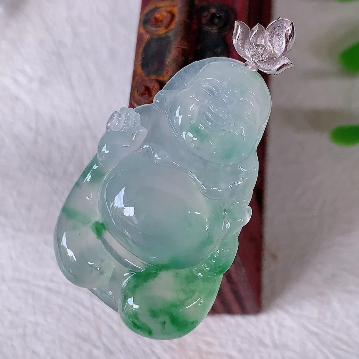 18K金镶嵌冰种飘绿翡翠逍遥布袋佛吊坠，代代有钱，水足丰盈，盈满欢喜，配戴送礼佳品！#1.12整体38裸石31.5-20*5.6