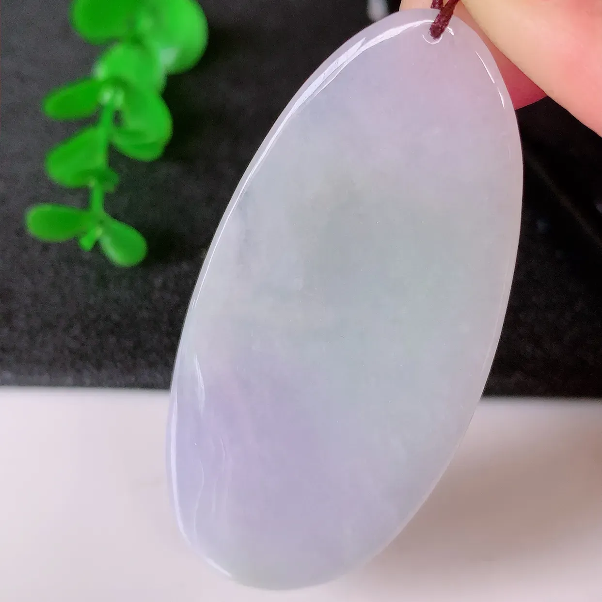 自然光实拍，冰润春带彩翡翠无相观音菩萨吊坠，赐福观音，玉润通透，慈祥端庄！#41.12