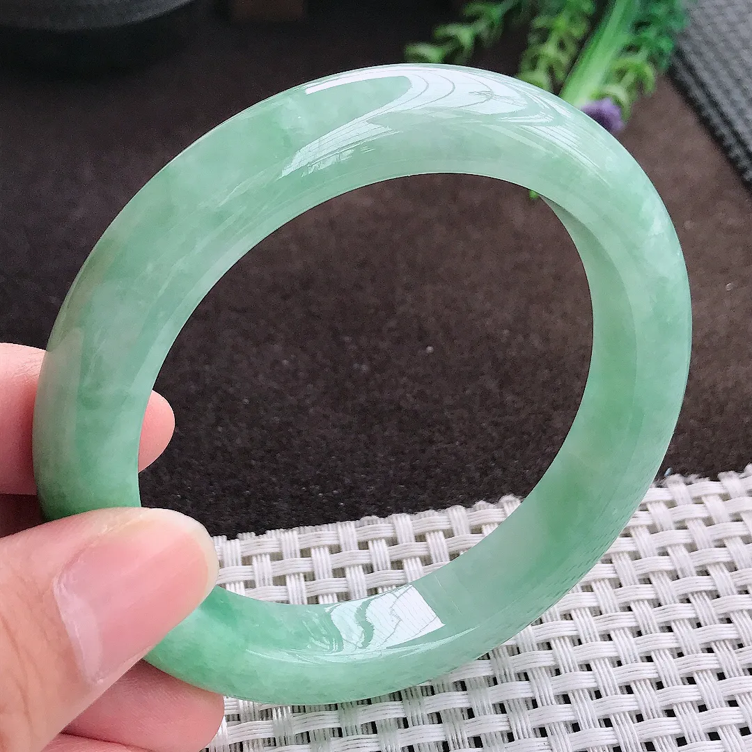 天然a货翡翠60/12.2/9.5老坑精美温润满绿阳绿手镯宽边翡翠玉手镯