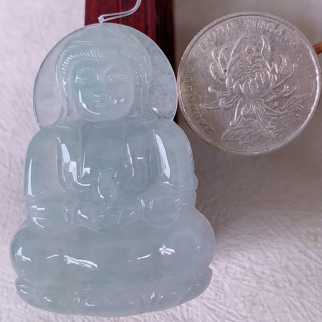 自然光实拍，冰种翡翠观音菩萨吊坠，净瓶观音，冰透亮泽，美观亮丽，观音面相端庄#49.12
