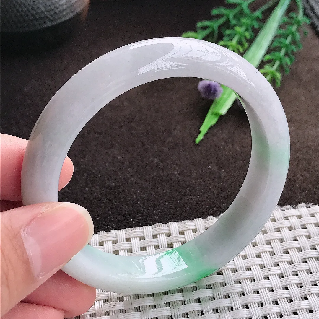 天然a货翡翠55.5/12.2/8老坑精美温润飘阳绿手镯宽边翡翠玉手镯