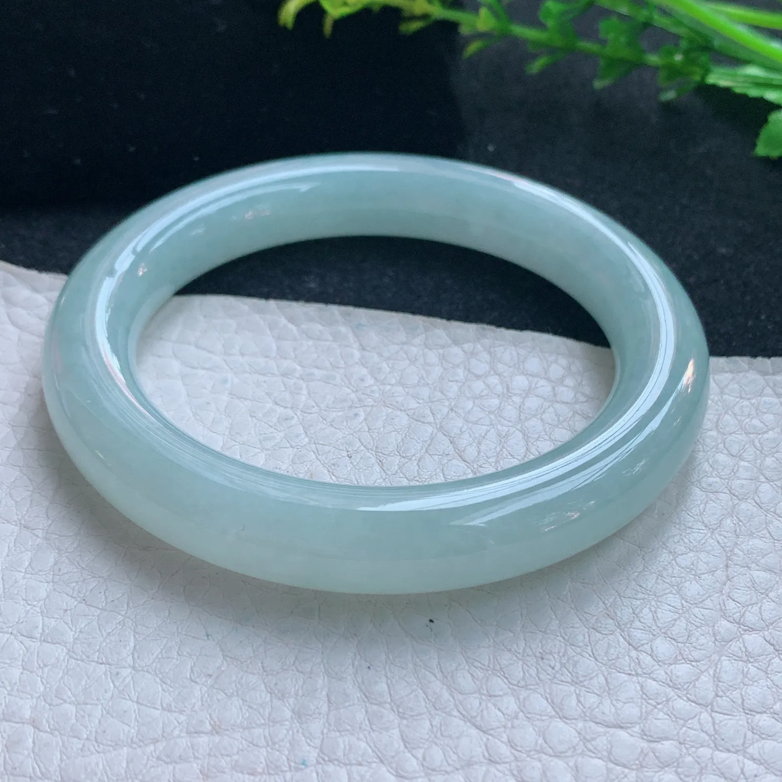 xc自然光57*10.8美人镯 天然缅甸翡翠冰晴圆条玉手镯 珠宝玉手环