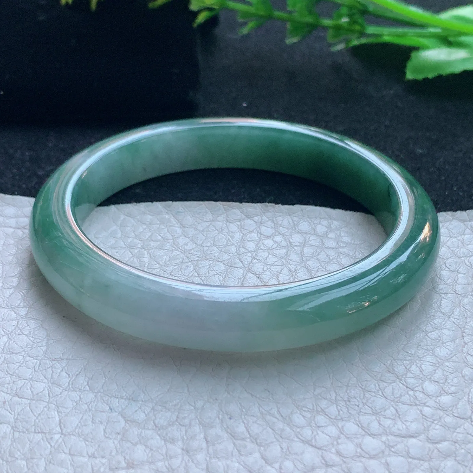 js自然光56.5*12.3*7.3平安镯 缅甸翡翠玉手镯双彩秀气宽边玉手环