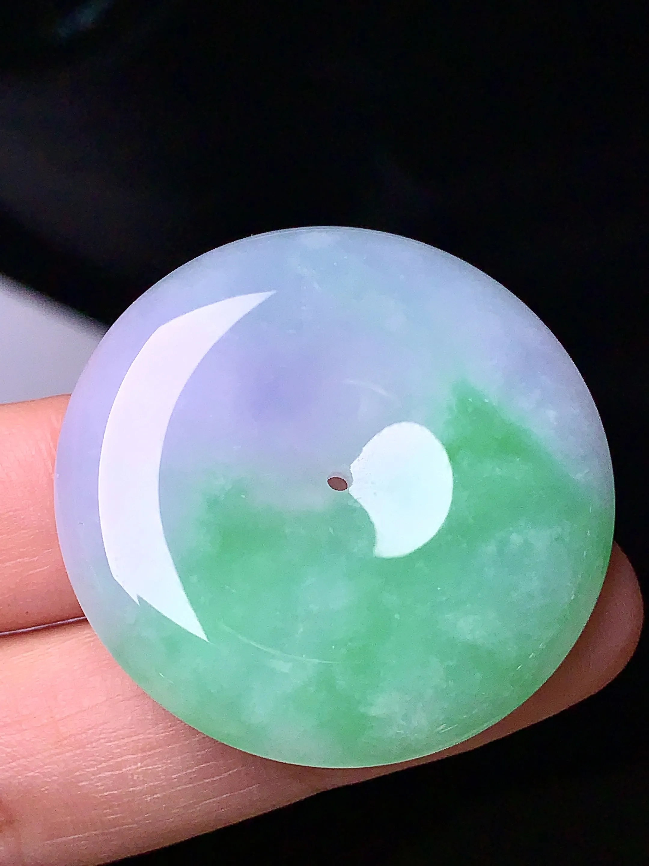 飘绿平安扣吊坠 玉质细腻 色泽清新艳丽 整体尺寸34.5*6