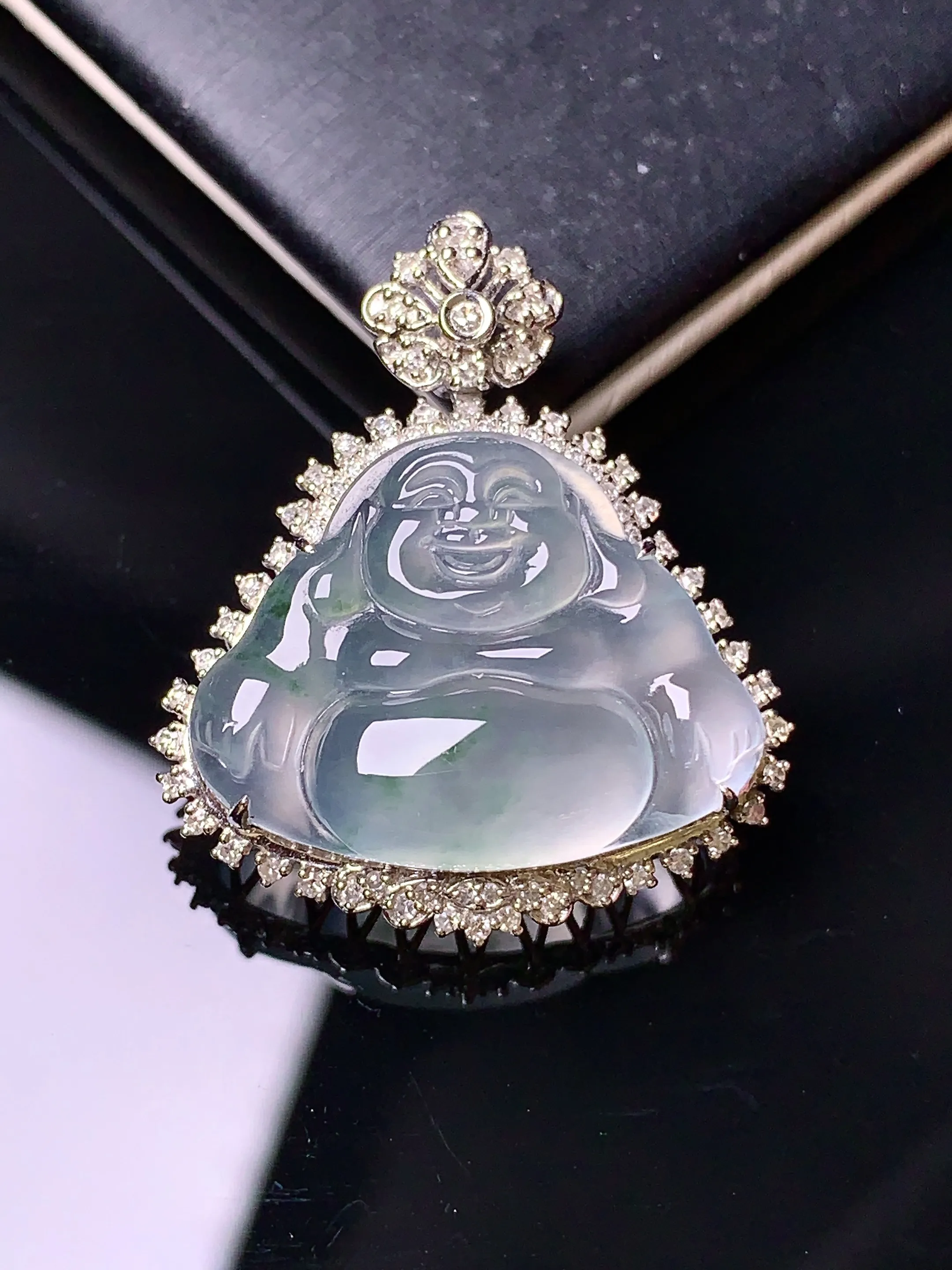 18k金钻镶嵌冰种佛公吊坠 玉质细腻 色泽清新艳丽 整体尺寸27.7*24*9.3