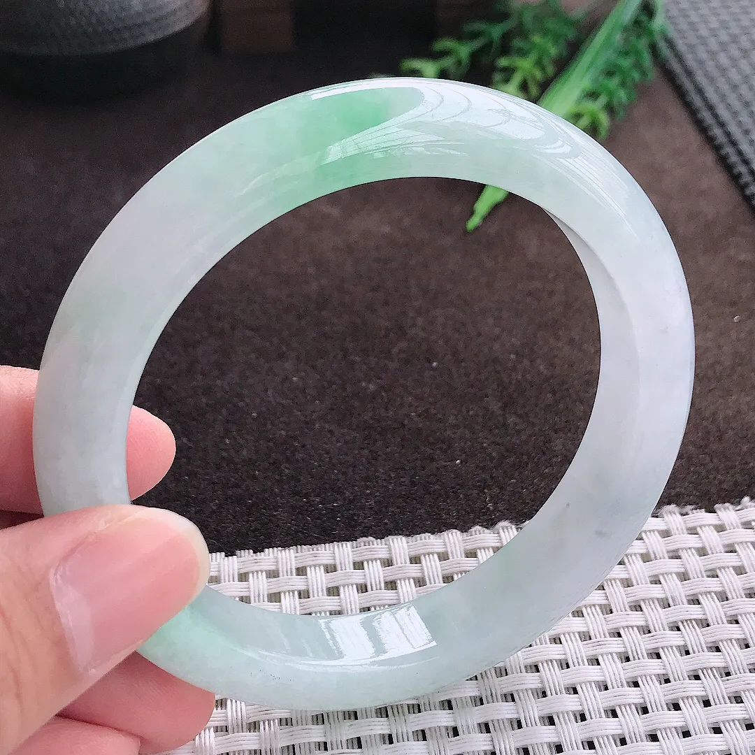天然a货翡翠61.5/12.4/9.1老坑冰胶果冻飘绿手镯大圈口宽边翡翠玉手镯