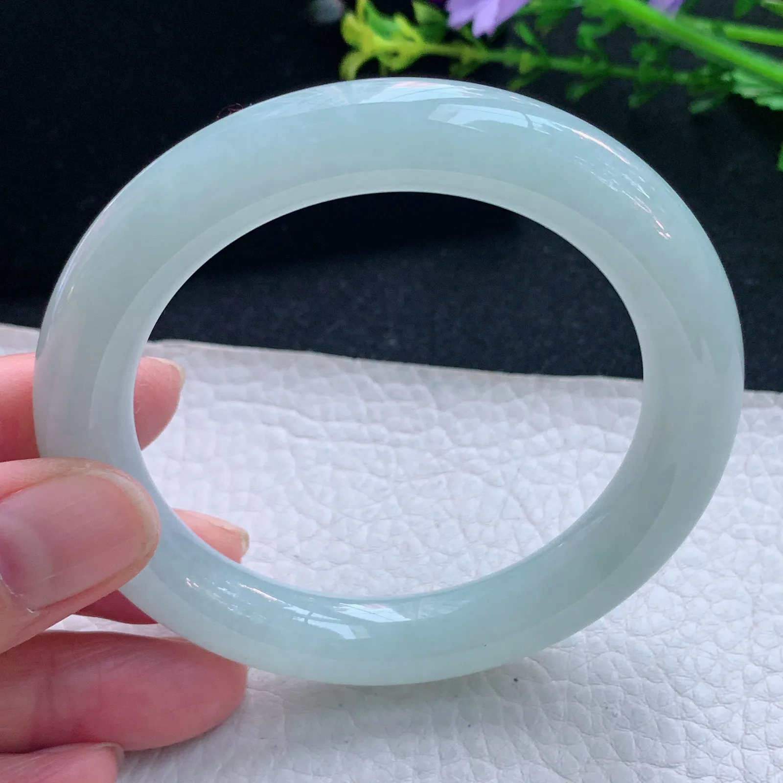 xc自然光57*10.8美人镯 天然缅甸翡翠冰晴圆条玉手镯 珠宝玉手环