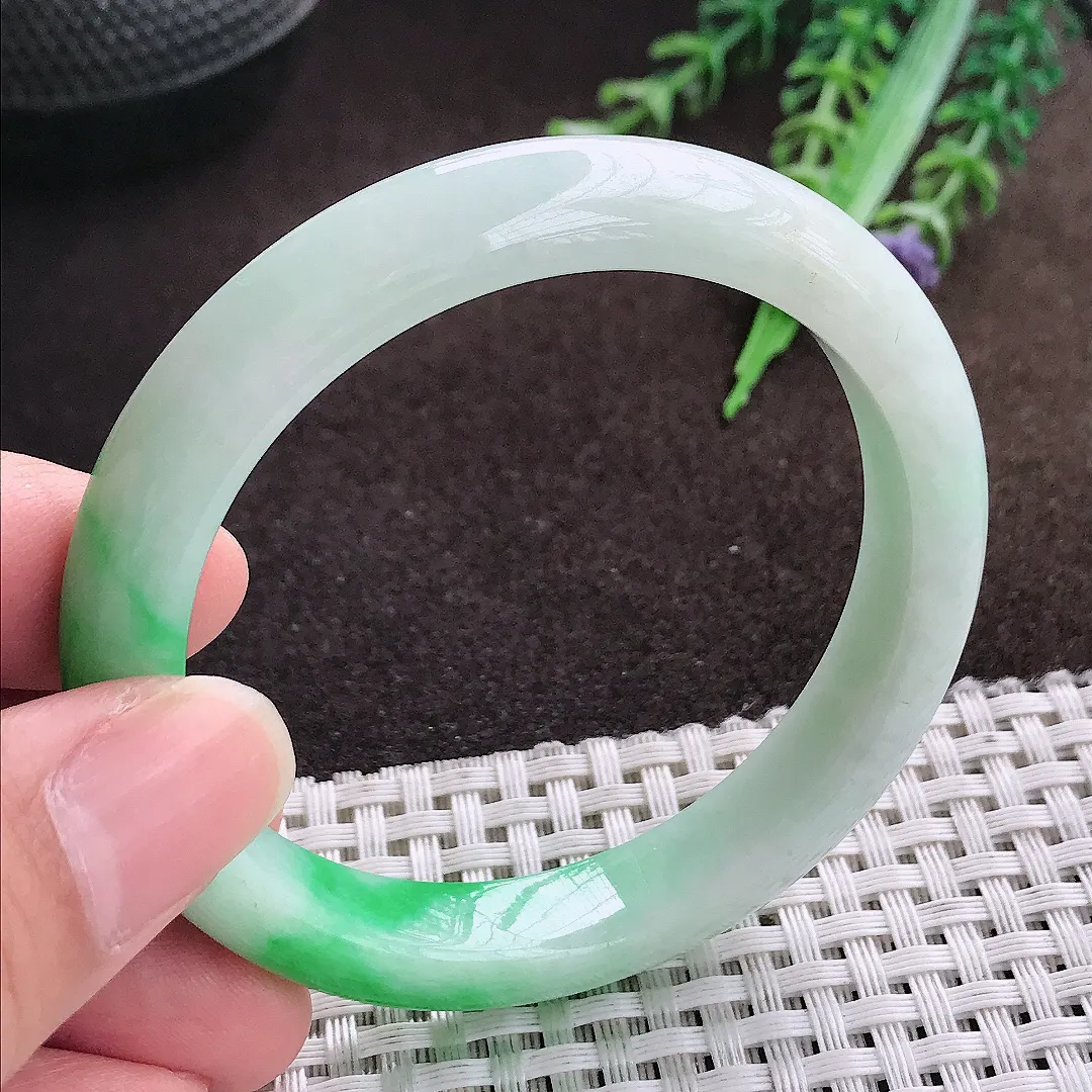 天然a货翡翠53/10/7.6老坑精美温润飘阳绿手镯宽边翡翠玉手镯