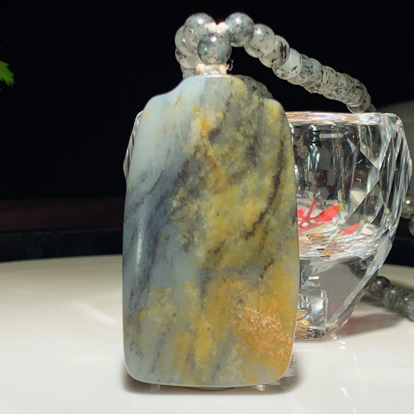 新疆和田玉籽料青花平安无事牌挂件。尺寸55/32/12重83.6克。玉质细腻油润。手推出油。佩戴高端典雅。lt251115