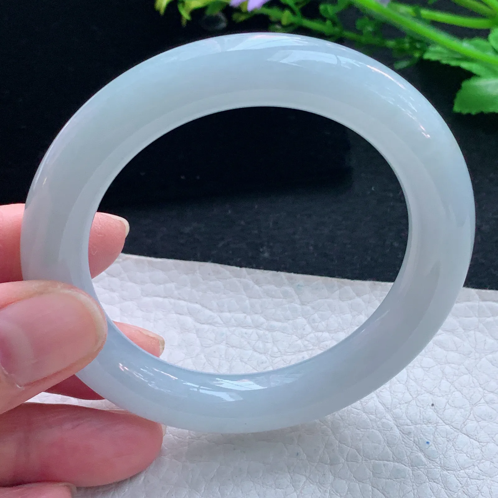 xc自然光53.5*10.8美人镯 天然缅甸翡翠白月光圆条玉手镯 珠宝玉手环