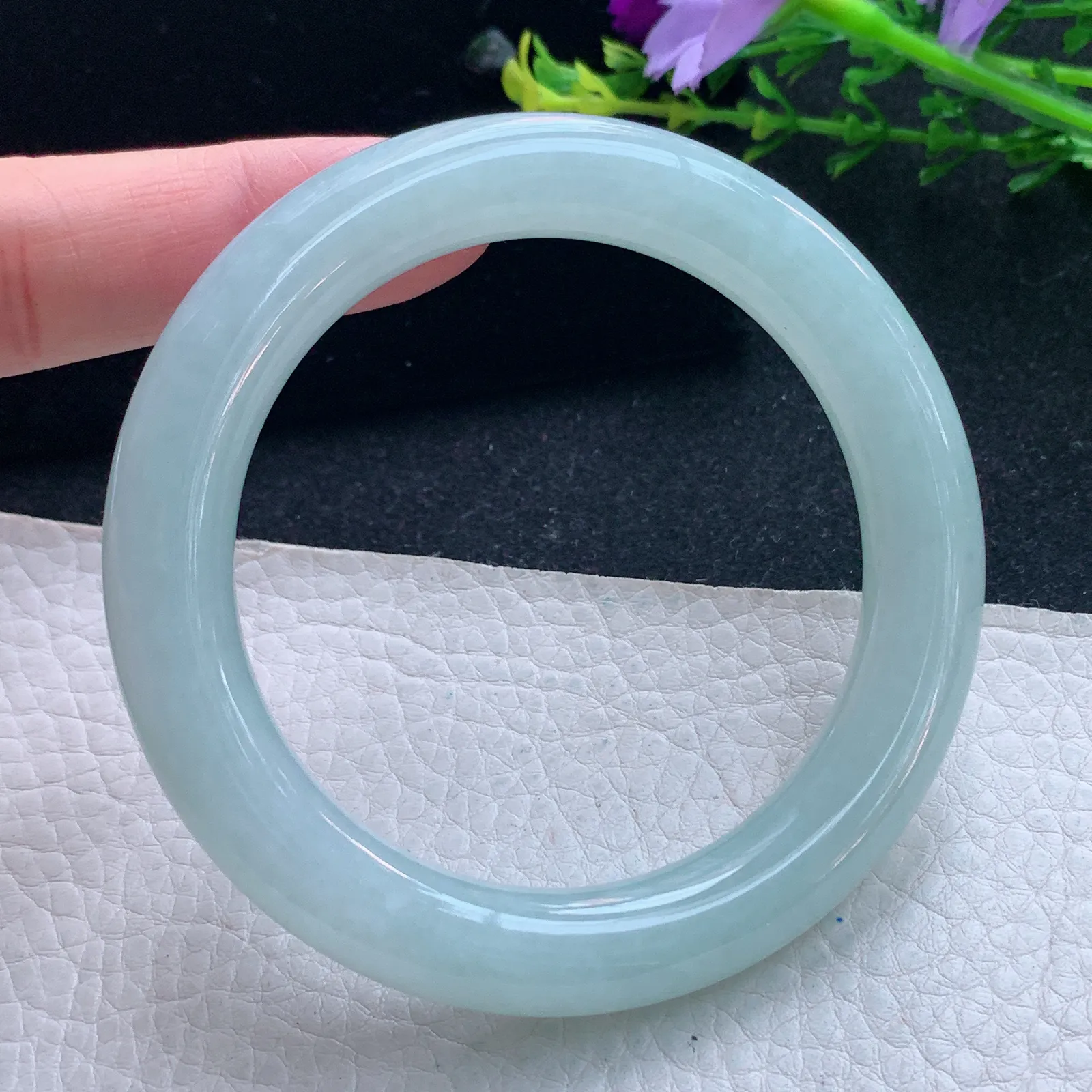 xc自然光57*10.8美人镯 天然缅甸翡翠冰晴圆条玉手镯 珠宝玉手环